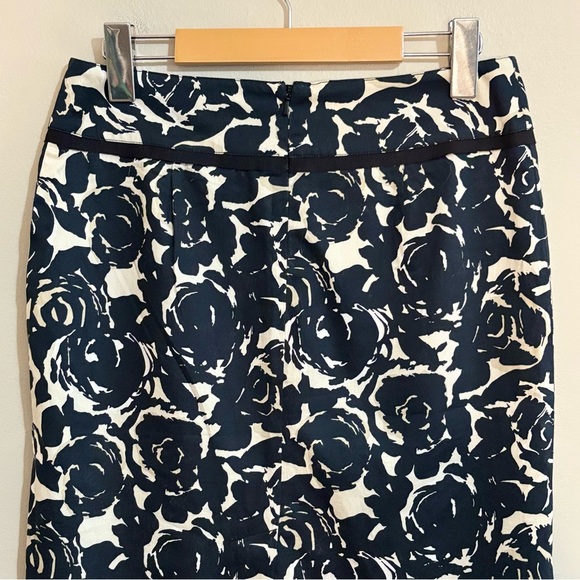 4/$10🎄Mexx Black & White Rosette Patterned Cotton Knee Length Pencil Skirt - Picture 7 of 12
